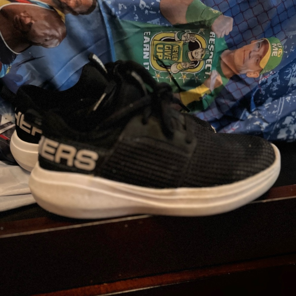 Black and white sketchers